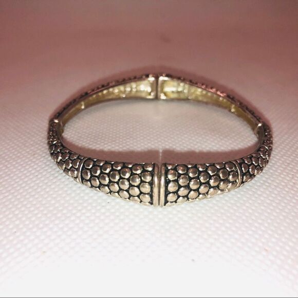 Textured silver tone stretch bracelet - Picture 2 of 4